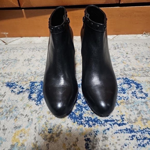Coach Holiday Leather Ankle Mid Heel Booties Size 9.5 - Picture 7 of 10